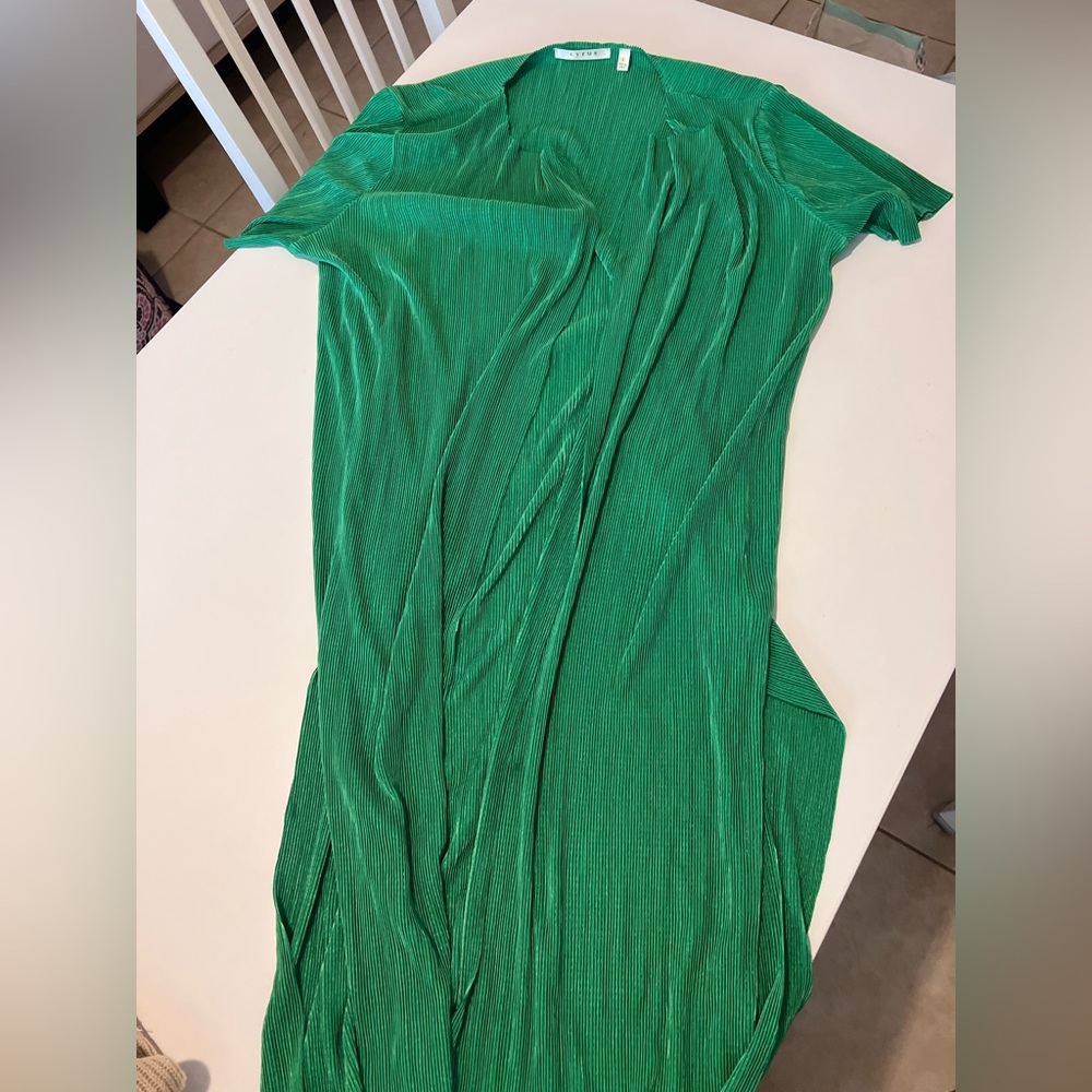 CYRUS Vibrant Green Plisse short sleeve duster